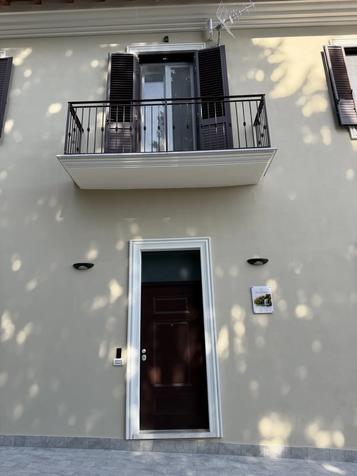Villa Casinelli — la facciata